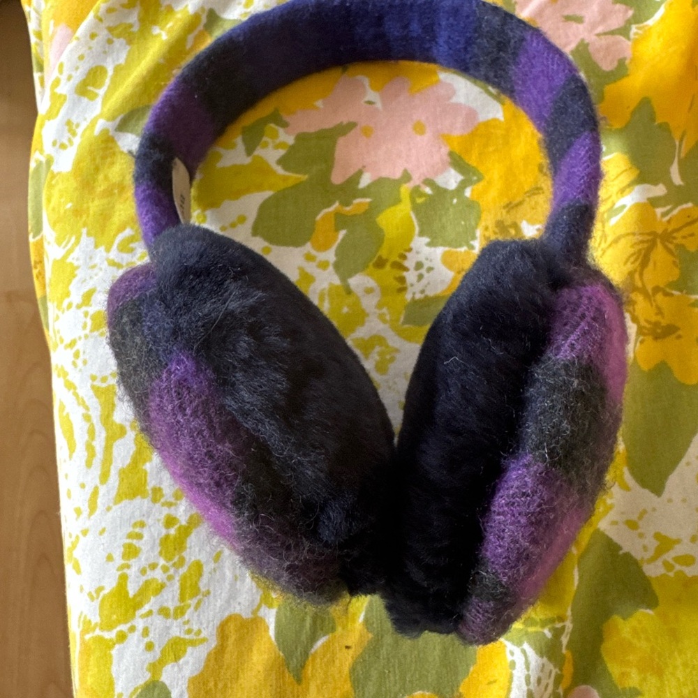 BURBERRY CASHMERE PURPLE GIRLS EAR MUFFS, great cond